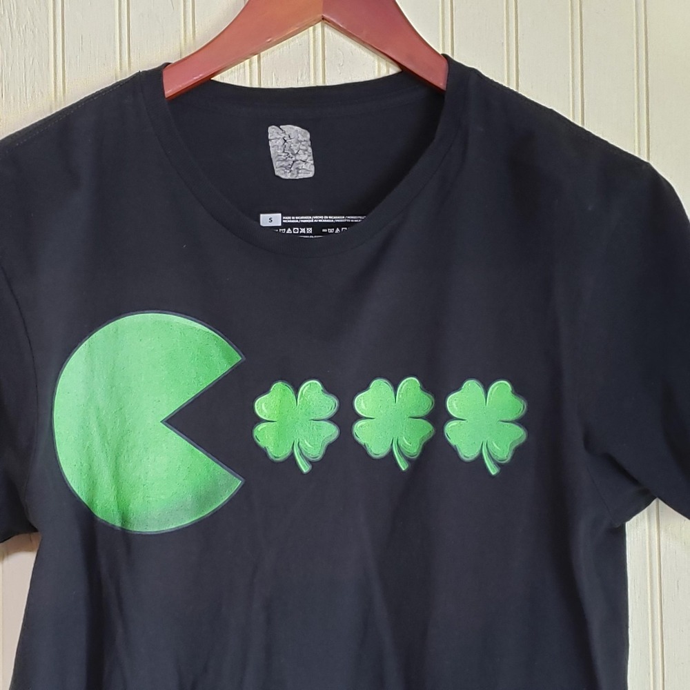 Gildan Shirt Mens Small Black Pac-Man Shamrock St Patricks Day Graphic Tee